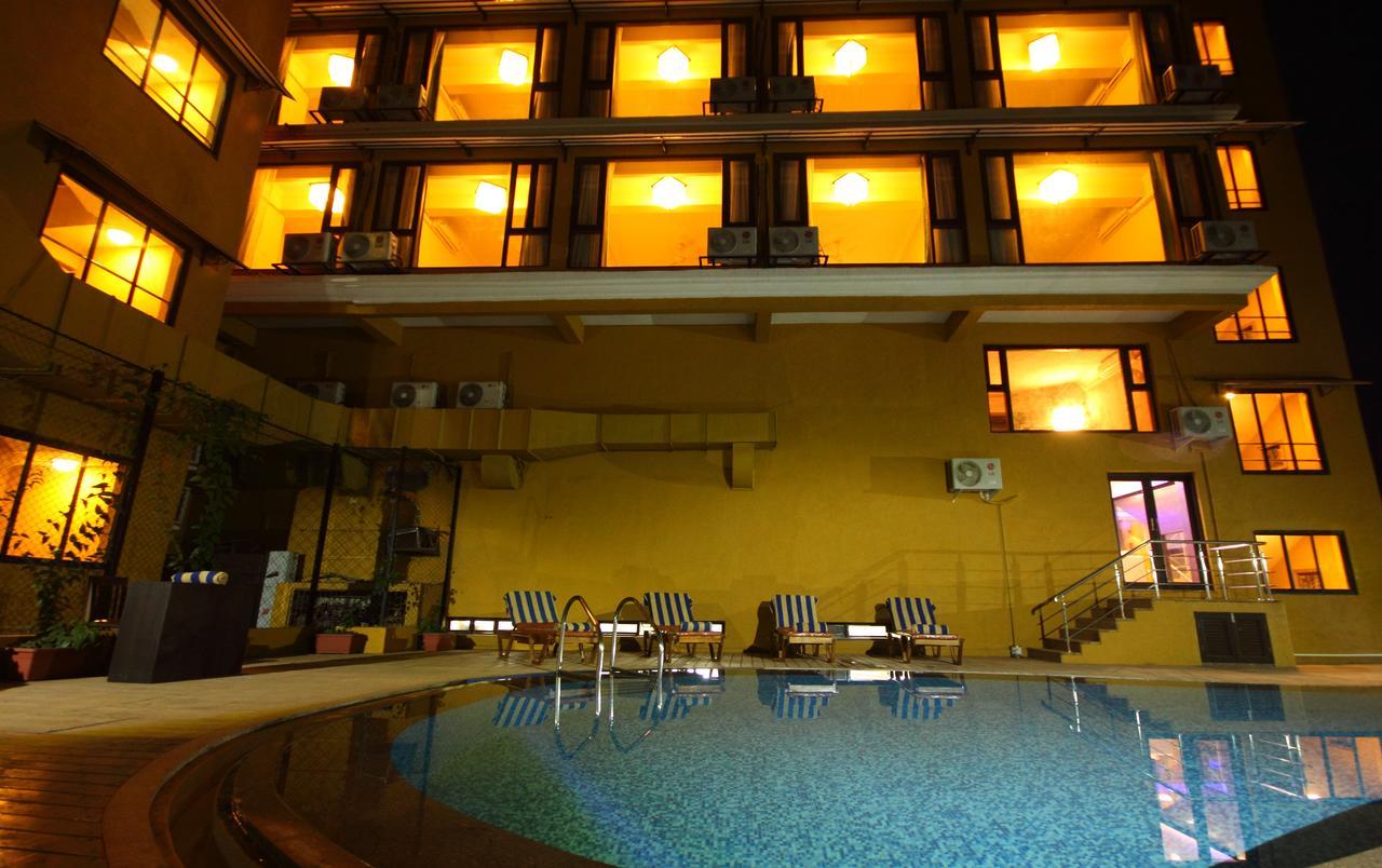 De Baga Deck Comforts Calangute Bagian luar foto