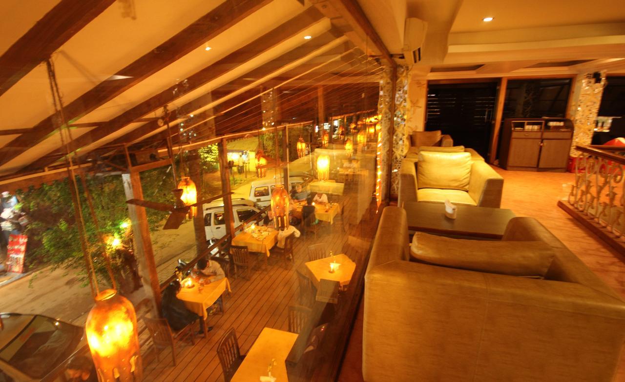 De Baga Deck Comforts Calangute Bagian luar foto